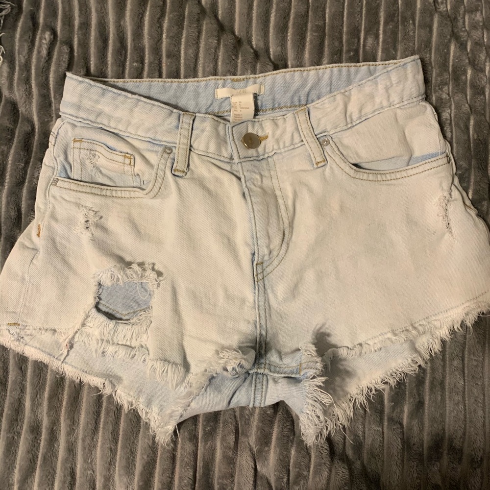 H&M light wash distressed shorts